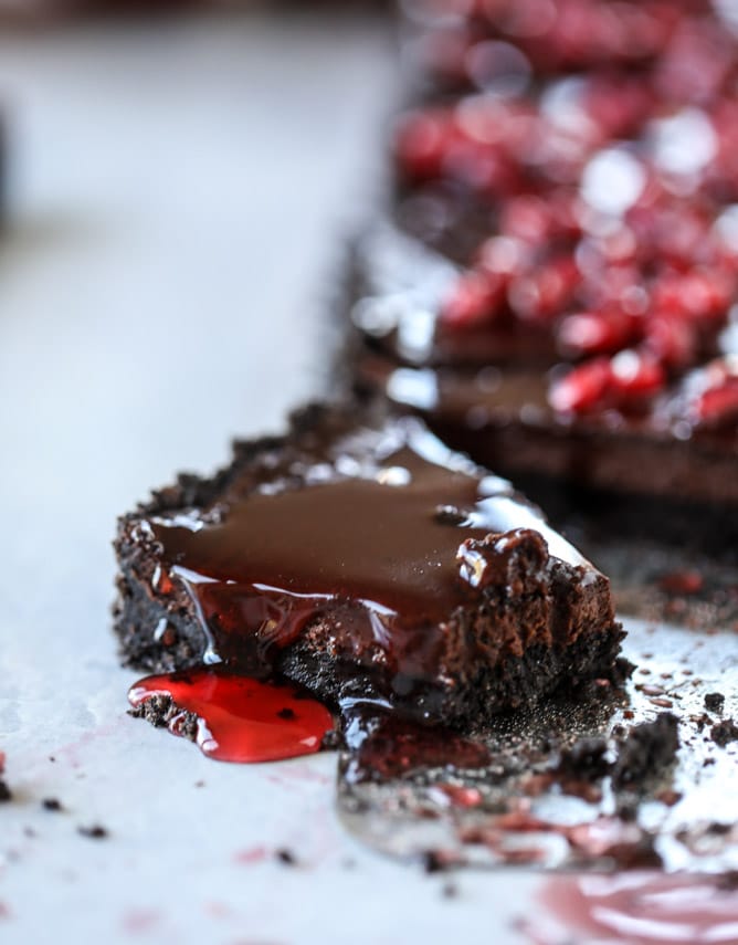 黑暗巧克力乳脂生成石榴馅饼我嚎叫着#chocolate #pomegranate #dessert