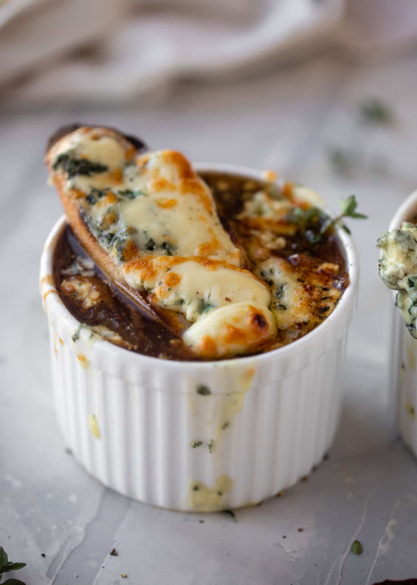 法式洋葱汤配brûléed蓝纹奶酪