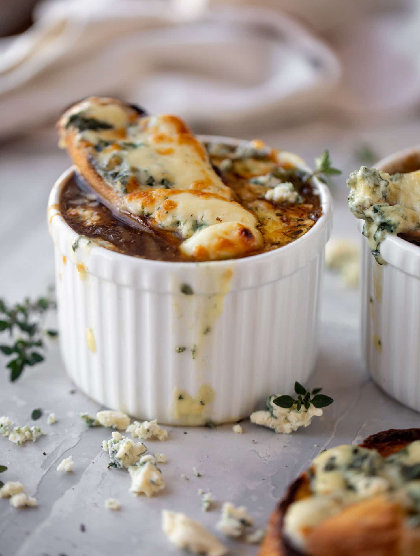 法式洋葱汤配brûléed蓝纹奶酪