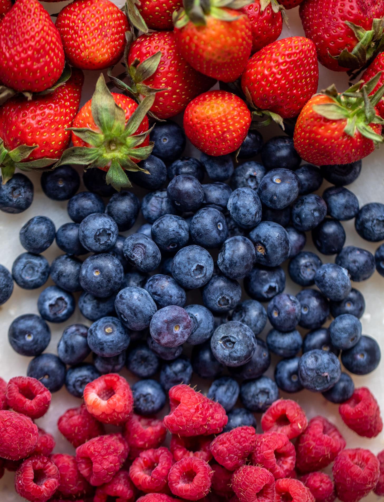 草莓、蓝莓和覆盆子